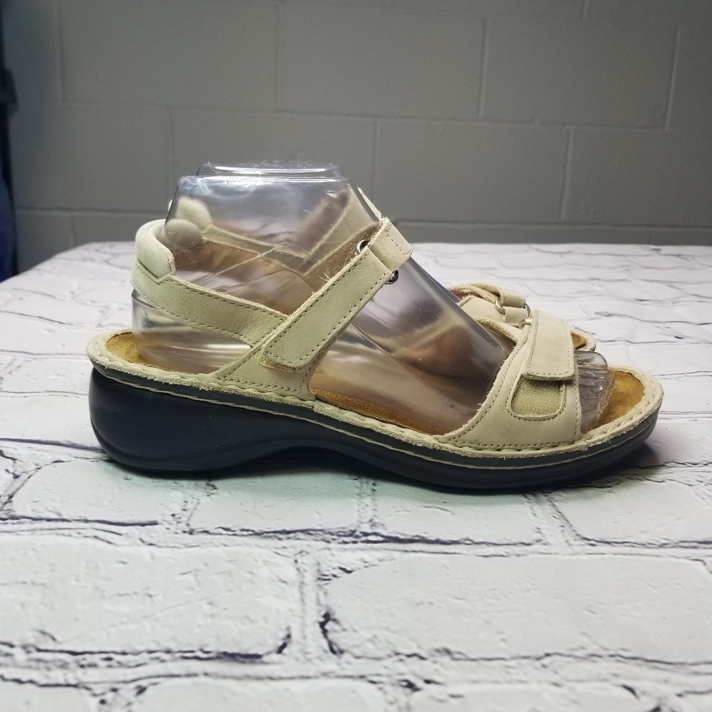 Naot Papaya bone ankle strap sandals - Picture 3 of 16
